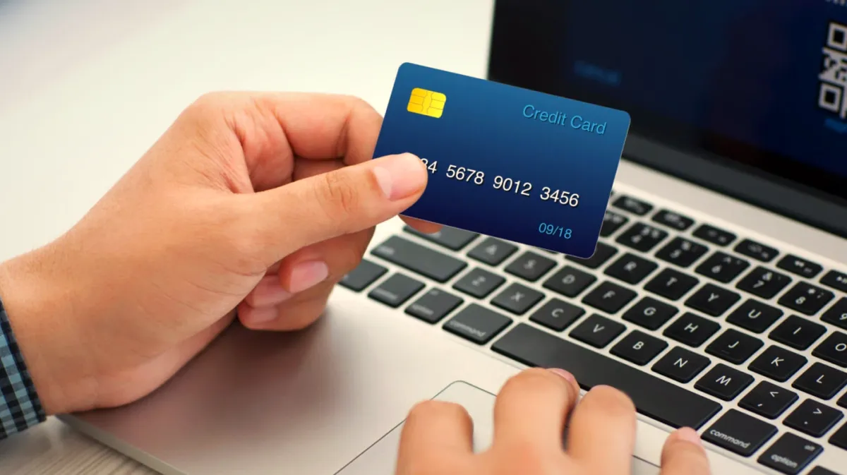 Cardul de credit online: cum funcționează și cum îl poți obține